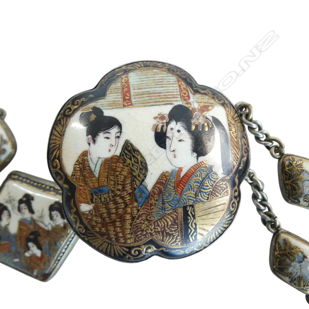 VINTAGE JAPANESE SATSUMA PANEL BELT: PROVENANCE FROM THE ESTATE OF PAT BOOTH RENOWNED NZ JOURNALIST Image 1++