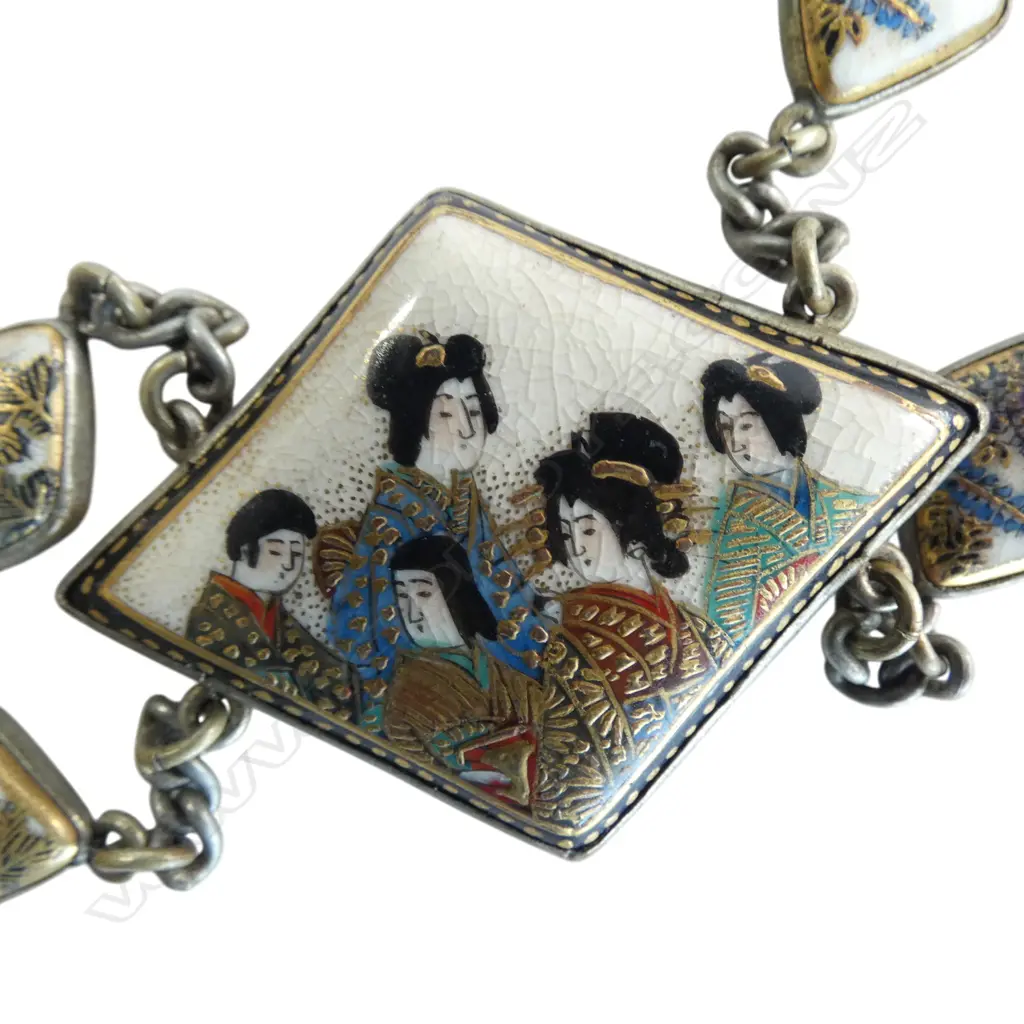 VINTAGE JAPANESE SATSUMA PANEL BELT: PROVENANCE FROM THE ESTATE OF PAT BOOTH RENOWNED NZ JOURNALIST Image 1++
