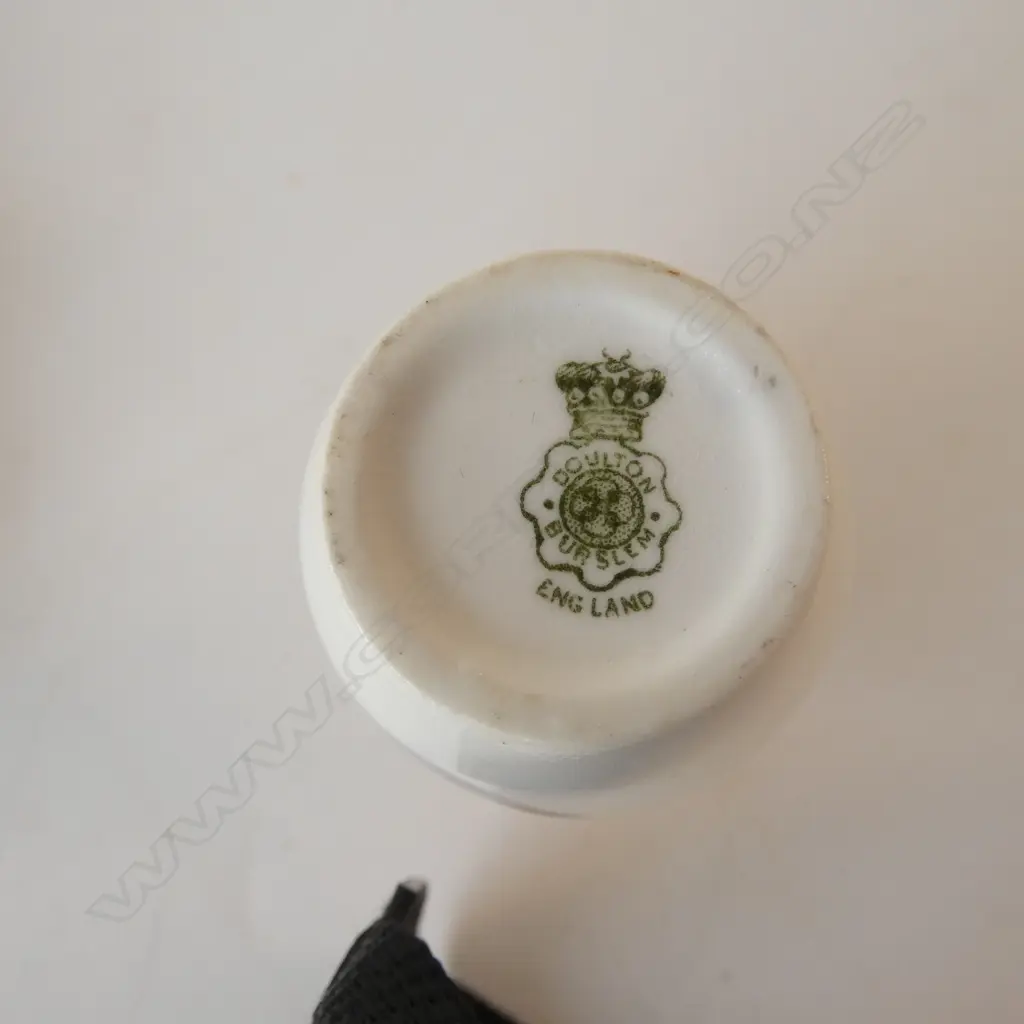 2 SMALL ROYAL DOULTON VASES + 2 WADE WYNKIN & BYNKIN FIGURES Dia.250mm Image 1++