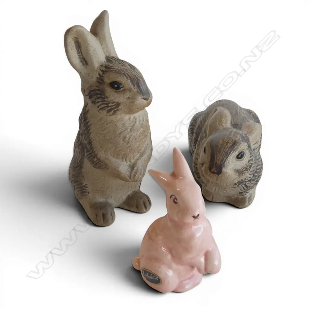 2 POOLE POTTERY RABBITS H.130mm + SMALLER RABBIT Image 1++