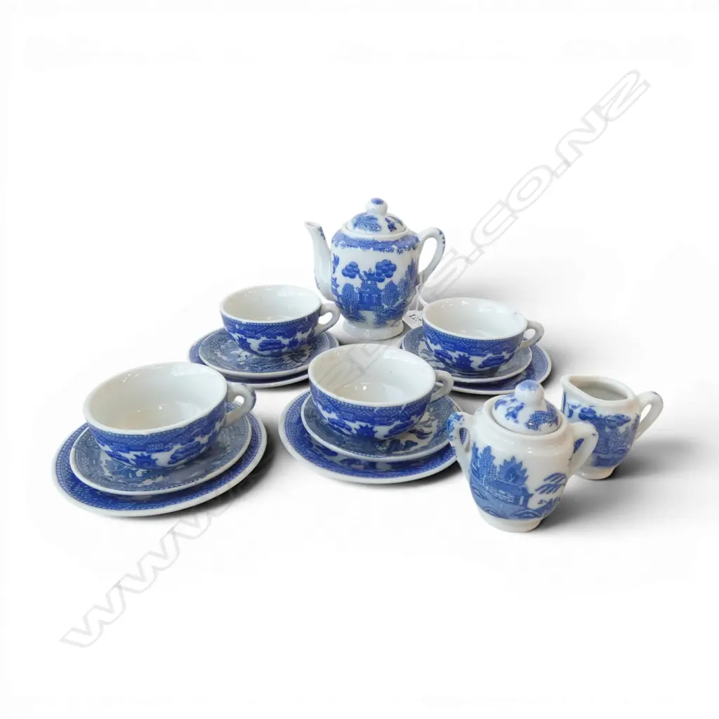 CHILDS MINIATURE B/W WILLOW PATTERN TEASET Image 1++