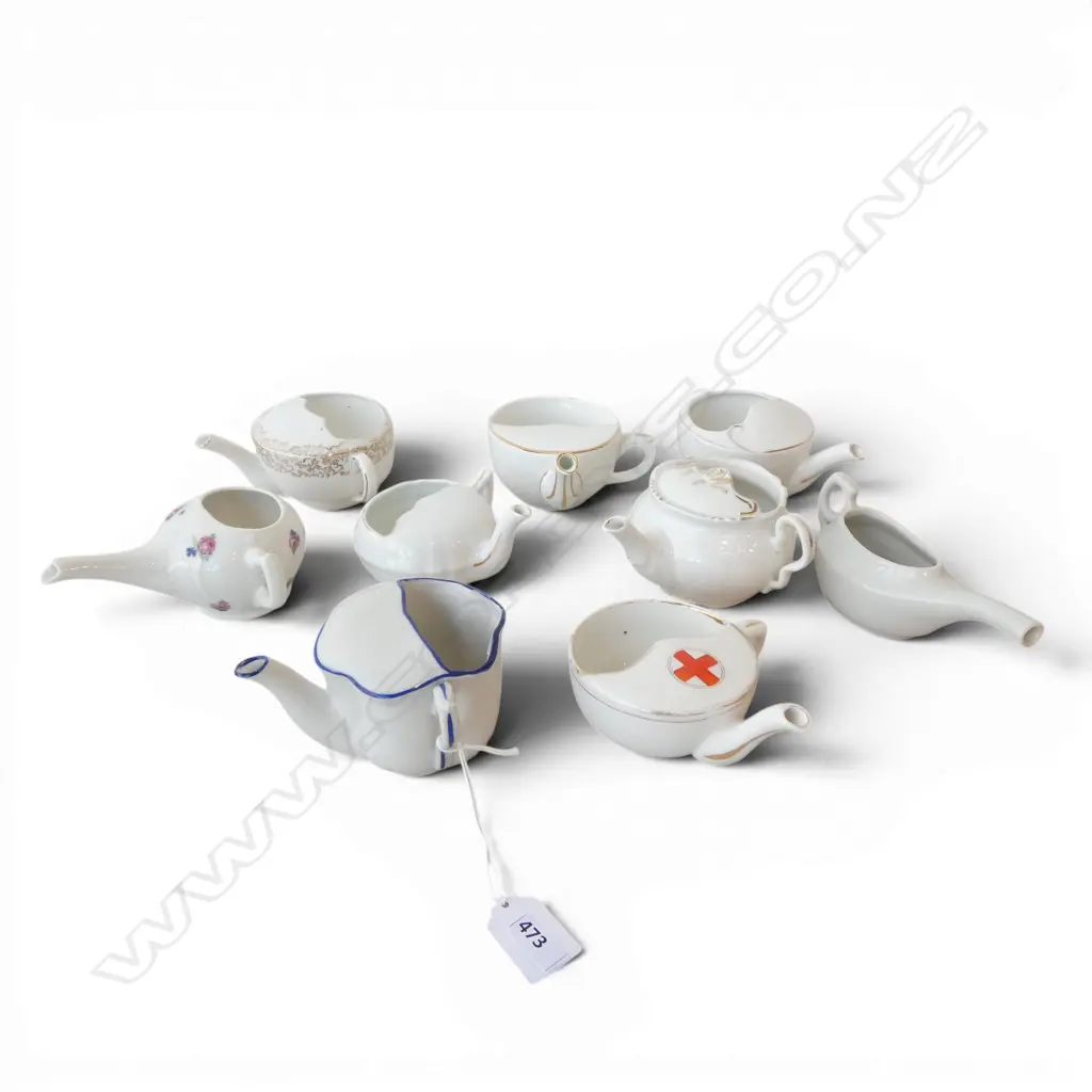 9 PORCELAIN FEEDING CUPS  Image 1++