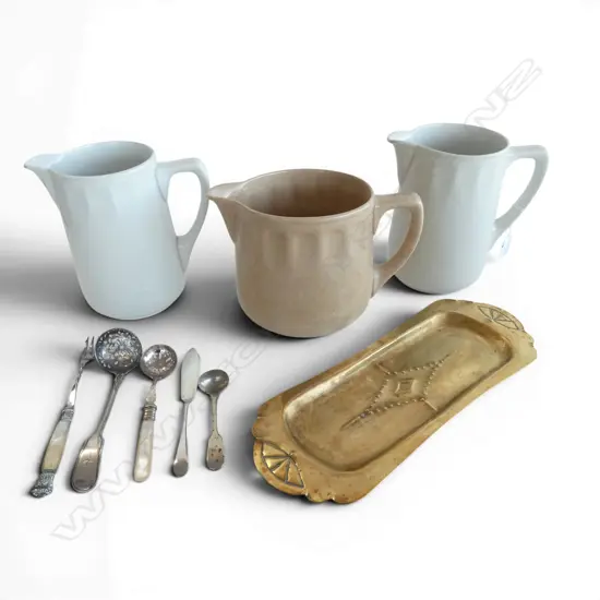 3 VINTAGE JUGS (PR DOULTON H.180mm) + BRASS TRAY W.345mm & EP CUTLERY