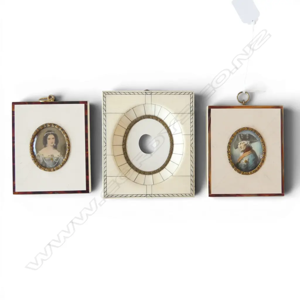 2 IVORY & TURTLE SHELL MINIATURES + IVORY MINIATURE FRAME 105x85mm Image 1++