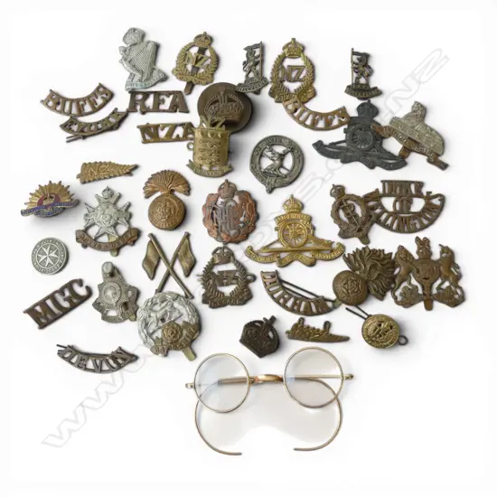 ASST. WWI / WWII BADGES + PR gp SPECTACLES BRIDGE 'DOUBLE 12CT'