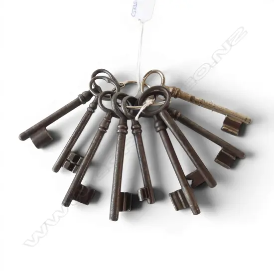 9 OLD KEYS 