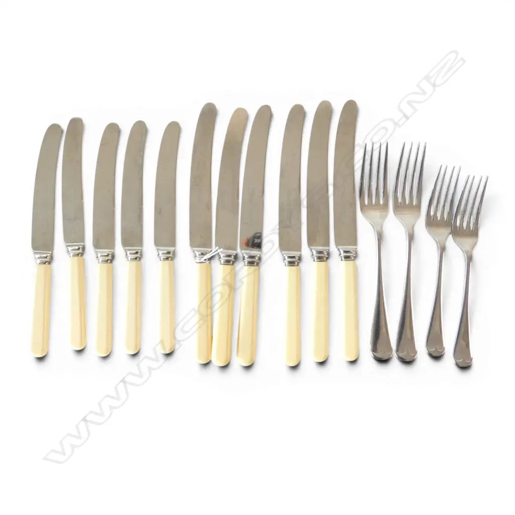 15 PCES OF CUTLERY INCLUDING IVORINE 'BONE' HANDLED KNIFES Image 1++