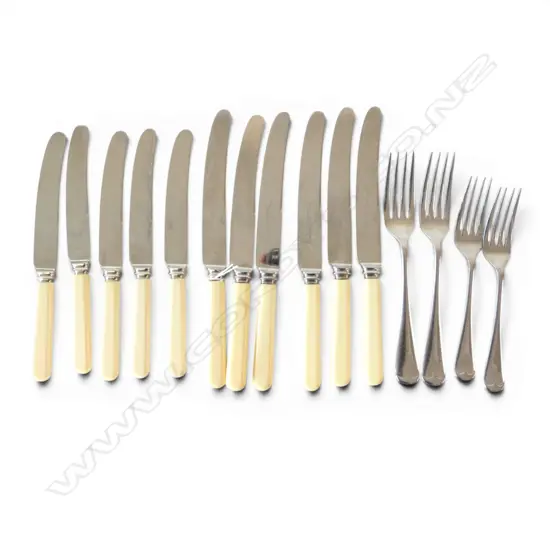15 PCES OF CUTLERY INCLUDING IVORINE 'BONE' HANDLED KNIFES