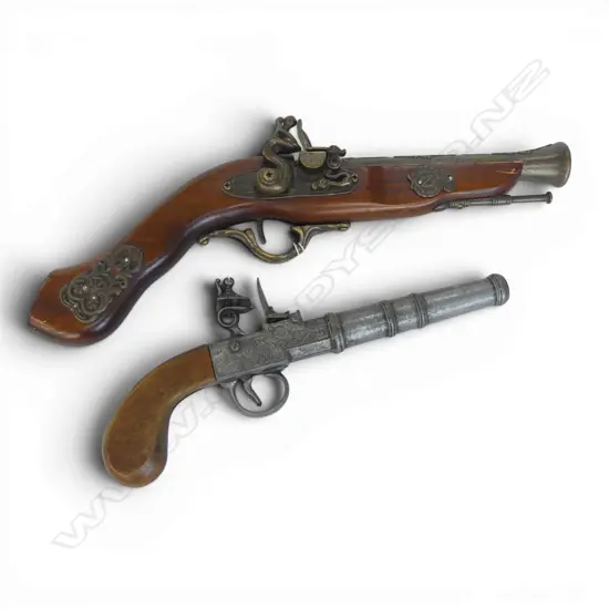 2 REPRODUCTION FLINTLOCKS L.420mm