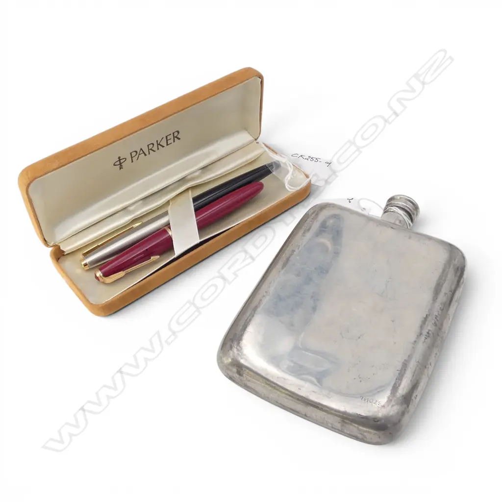 VINTAGE PEWTER HIP FLASK w TOUCH MARKS BPC SHEFFIELD & 2 VINTAGE BOXED PARKER FOUNTAIN PENS Image 1++
