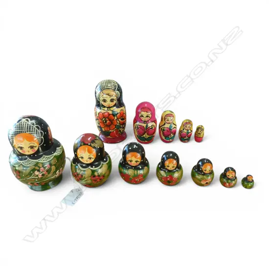 2 RUSSIAN NESTING DOLLS, H.120,130mm