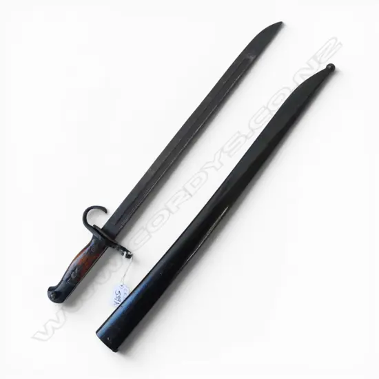 ORIENTAL? SWORD w. HOOKED QUILLION & SCABBARD L. 620MM