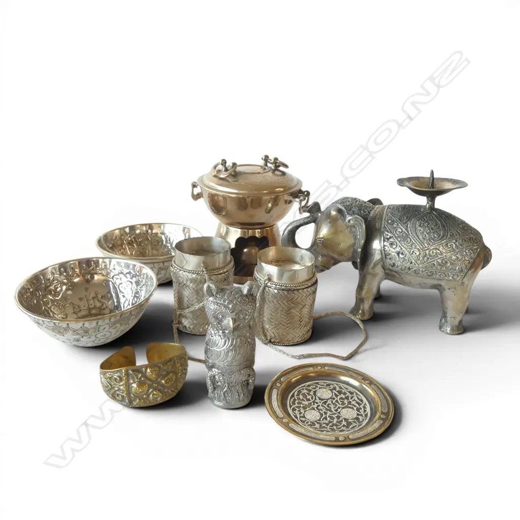 ASST. ETHNIC METAL PCES Incl. ELEPHANT CANDLE HOLDER H.160mm Image 1++