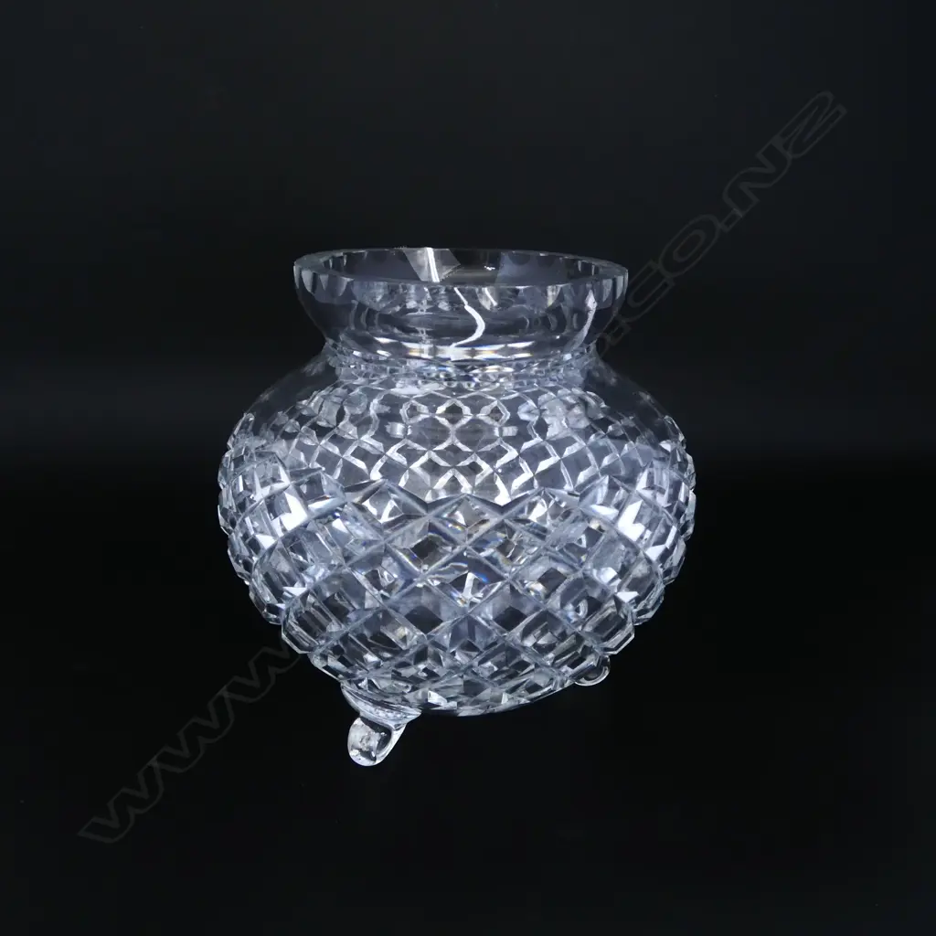VINTAGE CUT CRYSTAL ORB VASE raised on 3 short scroll feet H.175mm Image 1++