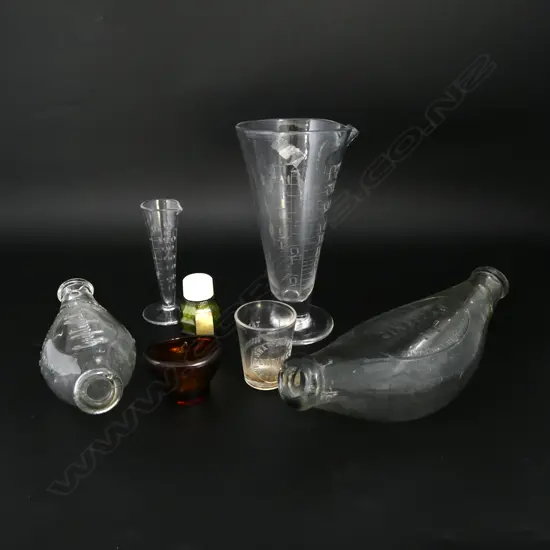 2 VINTAGE BANANA BOTTLES w. 5 OTHER PCES OF GLASS