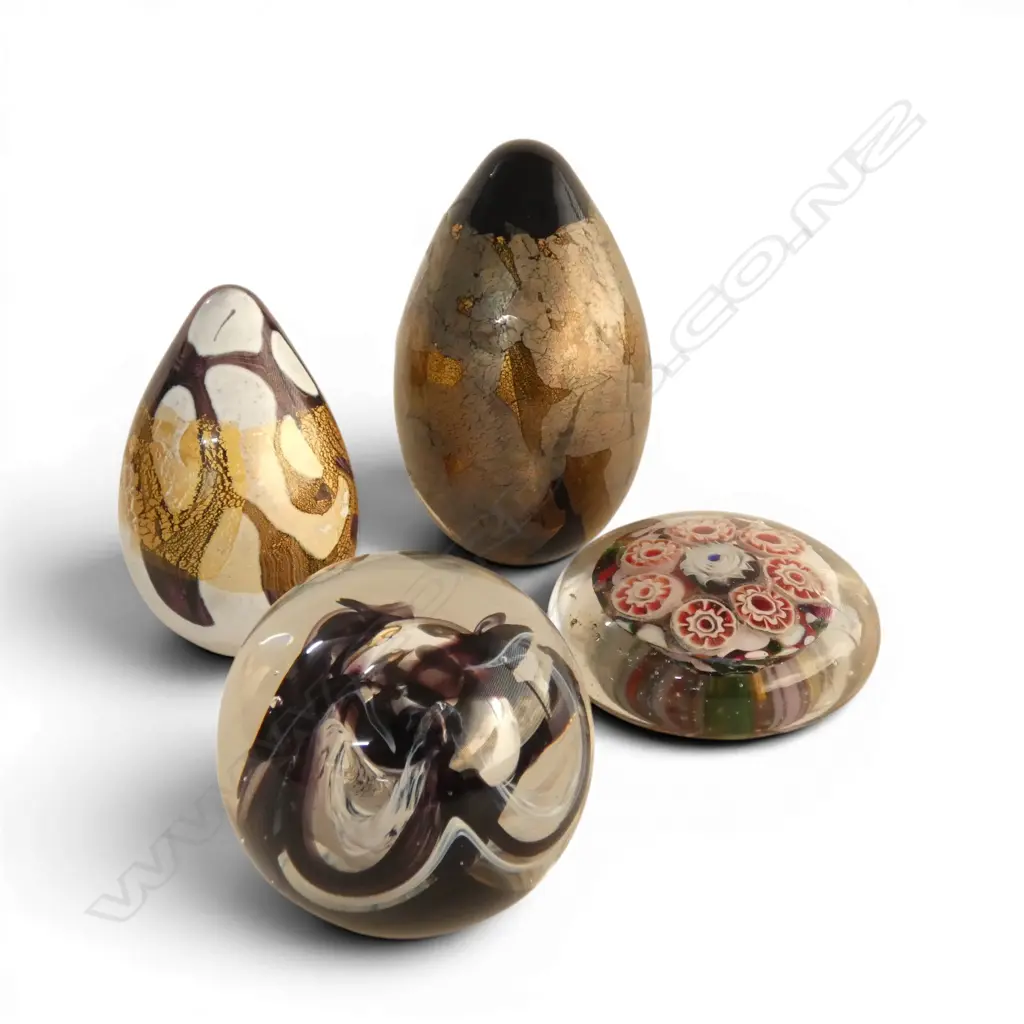 4 ART GLASS PAPERWEIGHTS Incl. ISLE OF WRIGHT H.100mm Image 1++