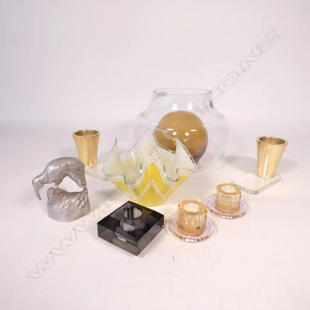 8 DECOR PIECES; 5 CANDLE HOLDERS (2 PRS + 1), HUBSCH GLASS VASE, GLASS HANKY VASE, ALUMINIUM KIWI H.90mm Image 1++