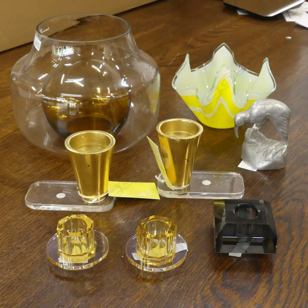 8 DECOR PIECES; 5 CANDLE HOLDERS (2 PRS + 1), HUBSCH GLASS VASE, GLASS HANKY VASE, ALUMINIUM KIWI H.90mm Image 1++