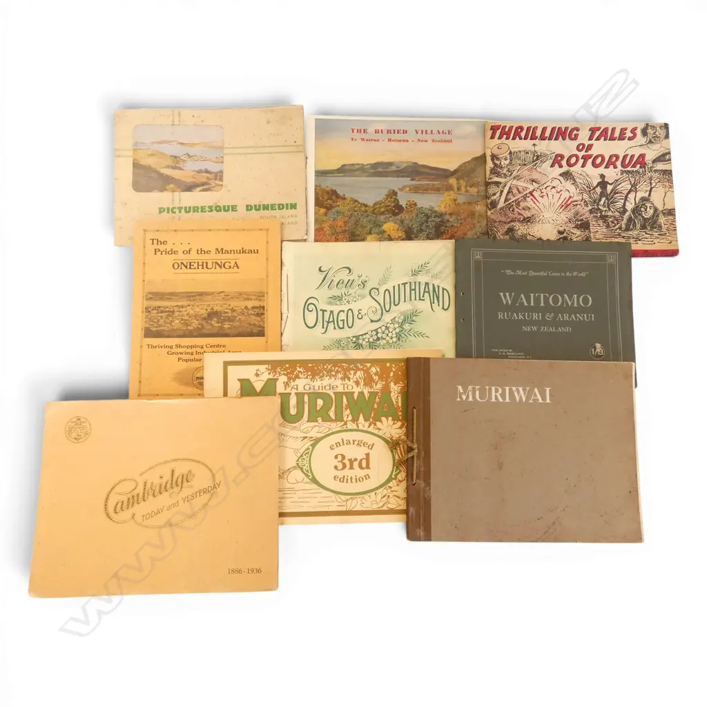 ASSORTED VINTAGE NZ SOUVENIR BOOKLETS w photo reproductions of Rotorua, Waitomo, Otago, Cambridge & Muriwai Image 1++
