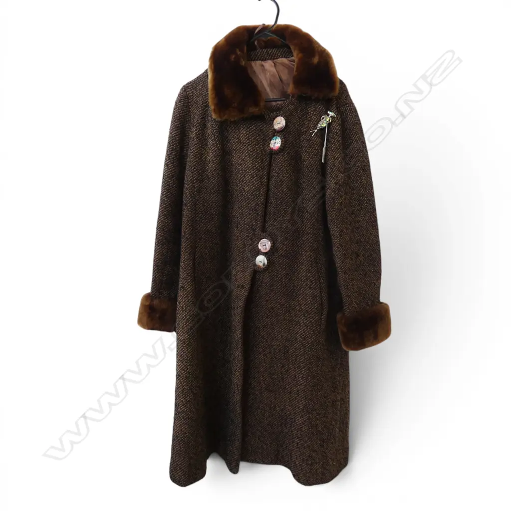 VINTAGE 1960's ALEXON WINTER WOOL COAT w. abalone brooch Image 1++