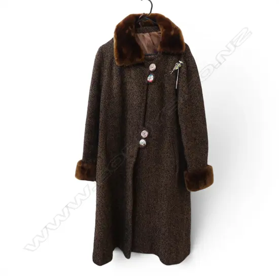 VINTAGE 1960's ALEXON WINTER WOOL COAT w. abalone brooch