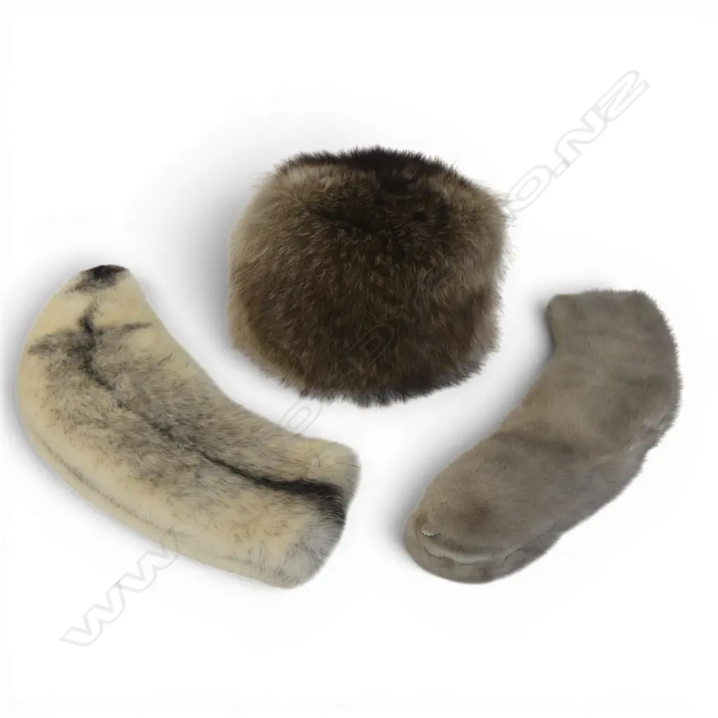 FOX FURE HAT from HARRODS plus 1 GREY MINK COLAR & 1 OTHER FUR COLAR Image 1++