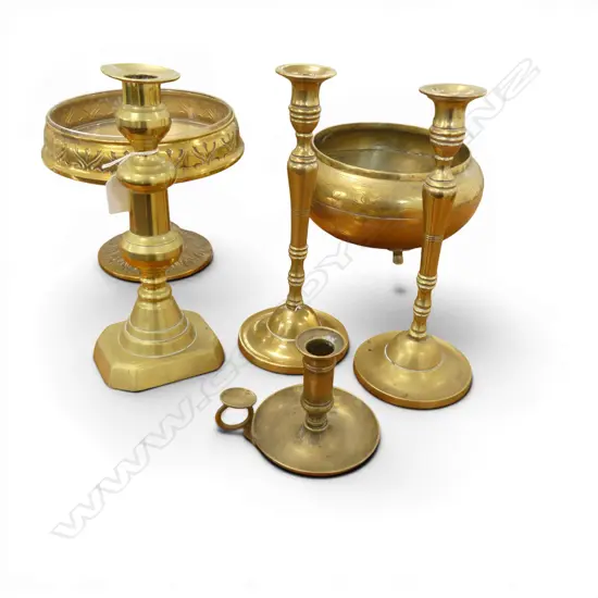 6 PCES BRASS; 3 CANDLESTICKS H.265mm, CHAMBERSTICK, COMPORT, FOOTED BOWL