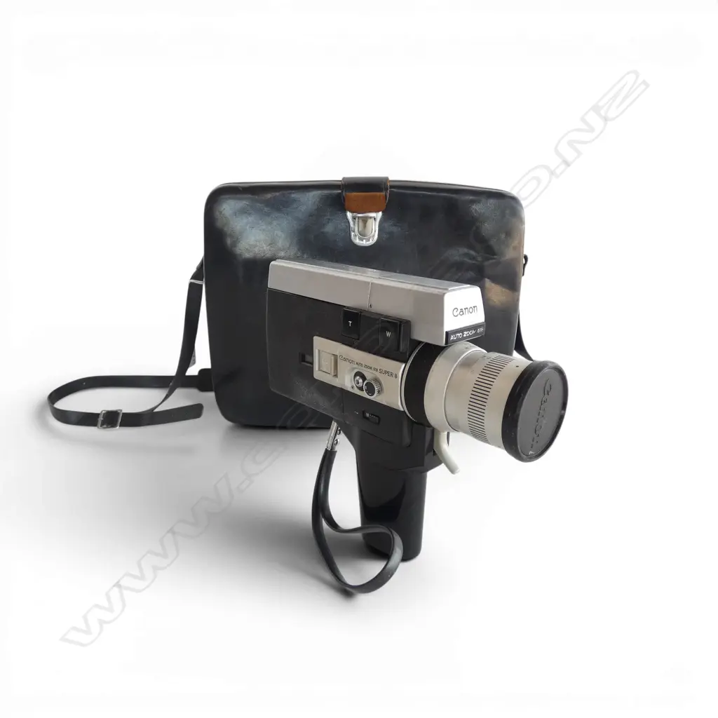 CANNON SUPER 8 CAMERA w. CARRY CASE  Image 1++