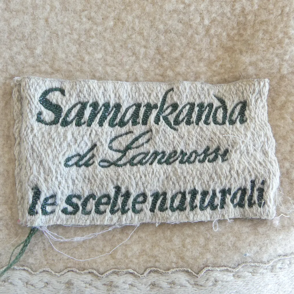 40 % CASHMERE 60 % VIRGIN WOOL ITALIAN LARGE BLANKET ( WITH LABEL SAMARKANDA DI LANEROSSI), 1800 X 1700MM Image 1++