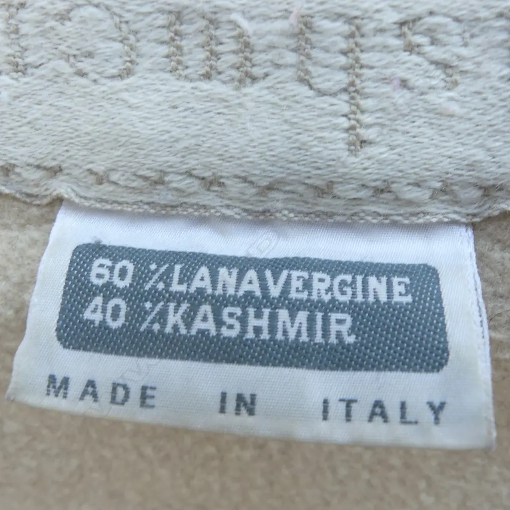 40 % CASHMERE 60 % VIRGIN WOOL ITALIAN LARGE BLANKET ( WITH LABEL SAMARKANDA DI LANEROSSI), 1800 X 1700MM Image 1++