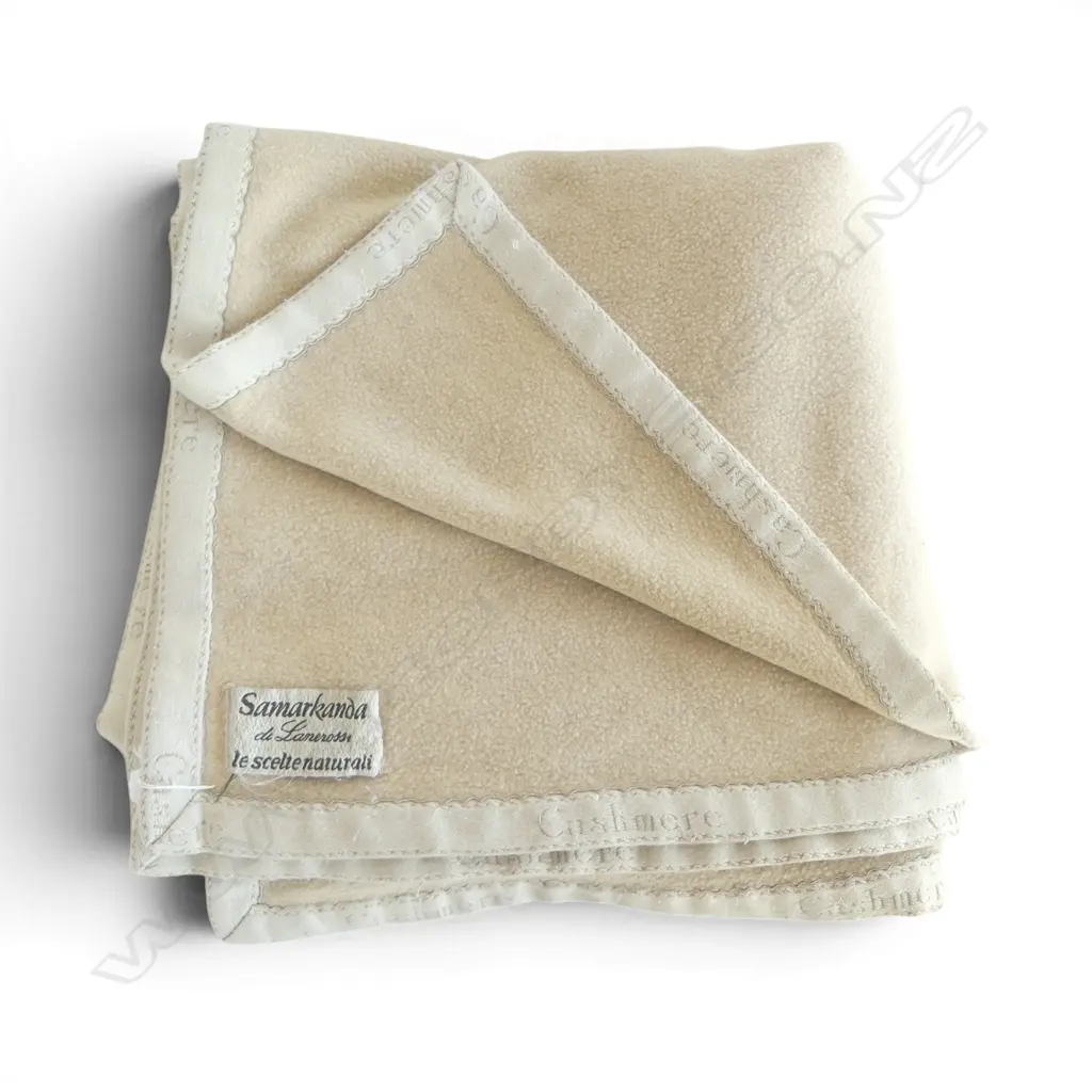 40 % CASHMERE 60 % VIRGIN WOOL ITALIAN LARGE BLANKET ( WITH LABEL SAMARKANDA DI LANEROSSI), 1800 X 1700MM Image 1++