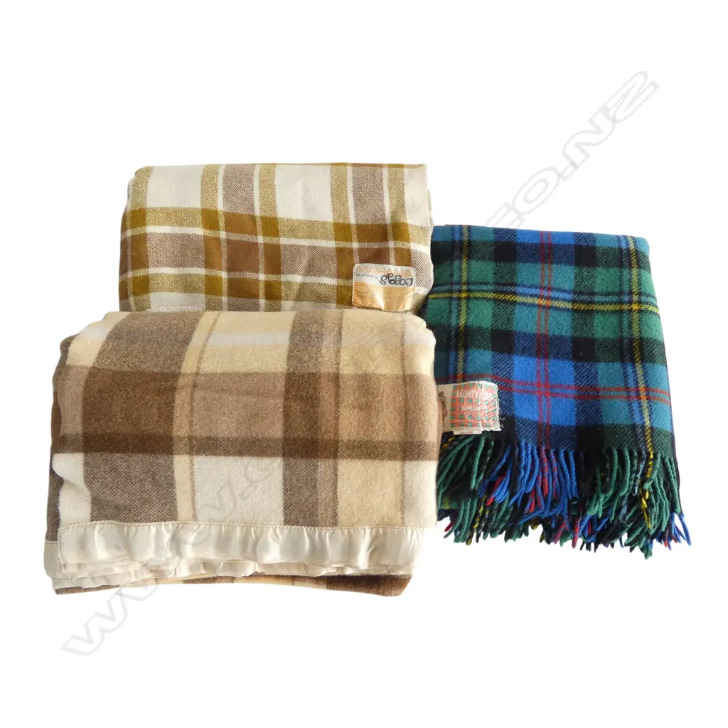 3 WOOL BLANKETS Image 1++