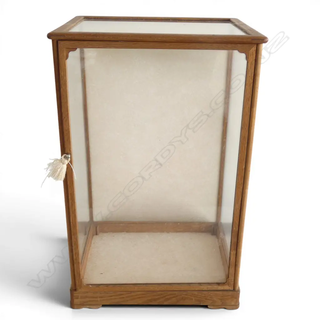 ORIENTAL GLAZED DISPLAY CASE 310x250x485mm Image 1++