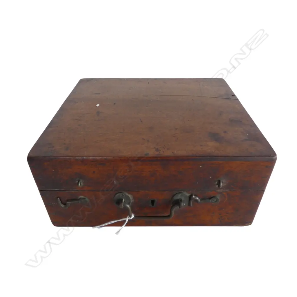 SEXTANT BY B. H. HENNESSY, SWANSEA IN MAHOGANY CASE W.275mm Image 1++
