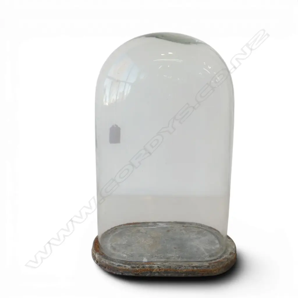 GLASS DOME ON METAL BASE 260x165x370mm Image 1++