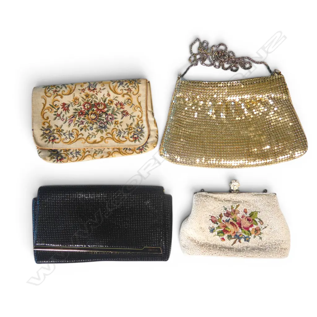 4 VINTAGE HAND BAGS W.250mm Image 1++