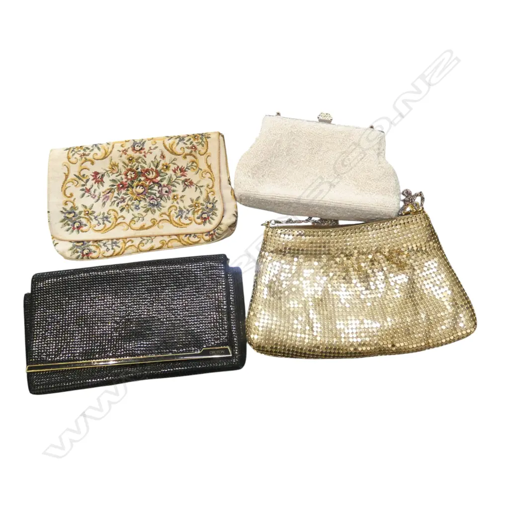 4 VINTAGE HAND BAGS W.250mm Image 1++