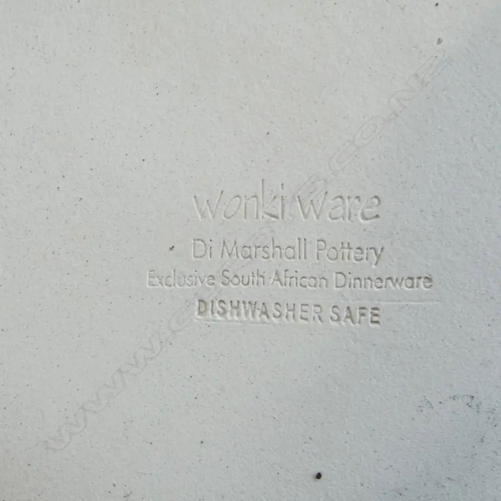 4 'WONKI WEAR' DINNER PLATES (2+2) 315mm dia Image 1++