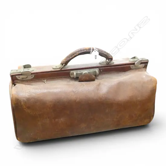 OLD LEATHER DOCTORS BAG W.460mm