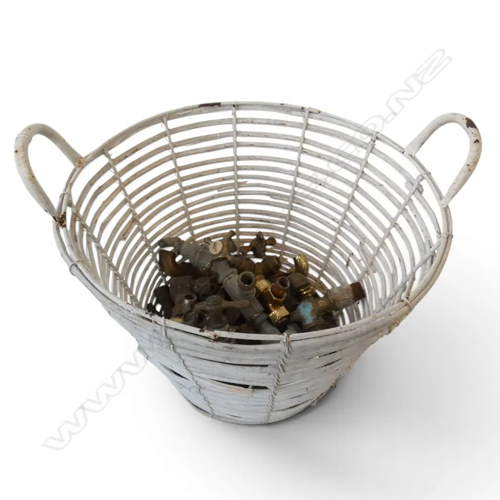ASST. VINTAGE TAPS IN WHITE BASKET Image 1++