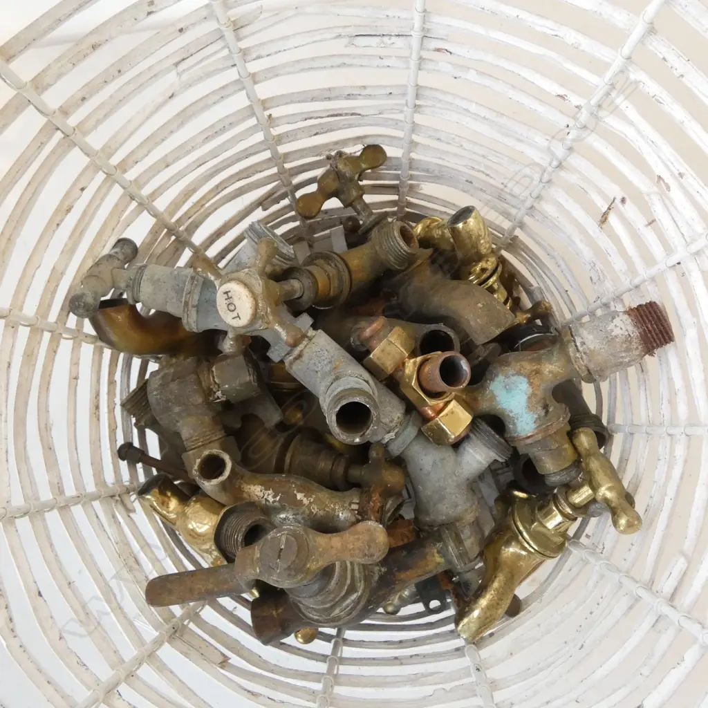 ASST. VINTAGE TAPS IN WHITE BASKET Image 1++