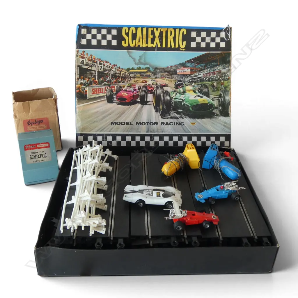 BOXED SCALEXTRIC MODEL MOTOR RACING SET w. POWER UNIT Image 1++