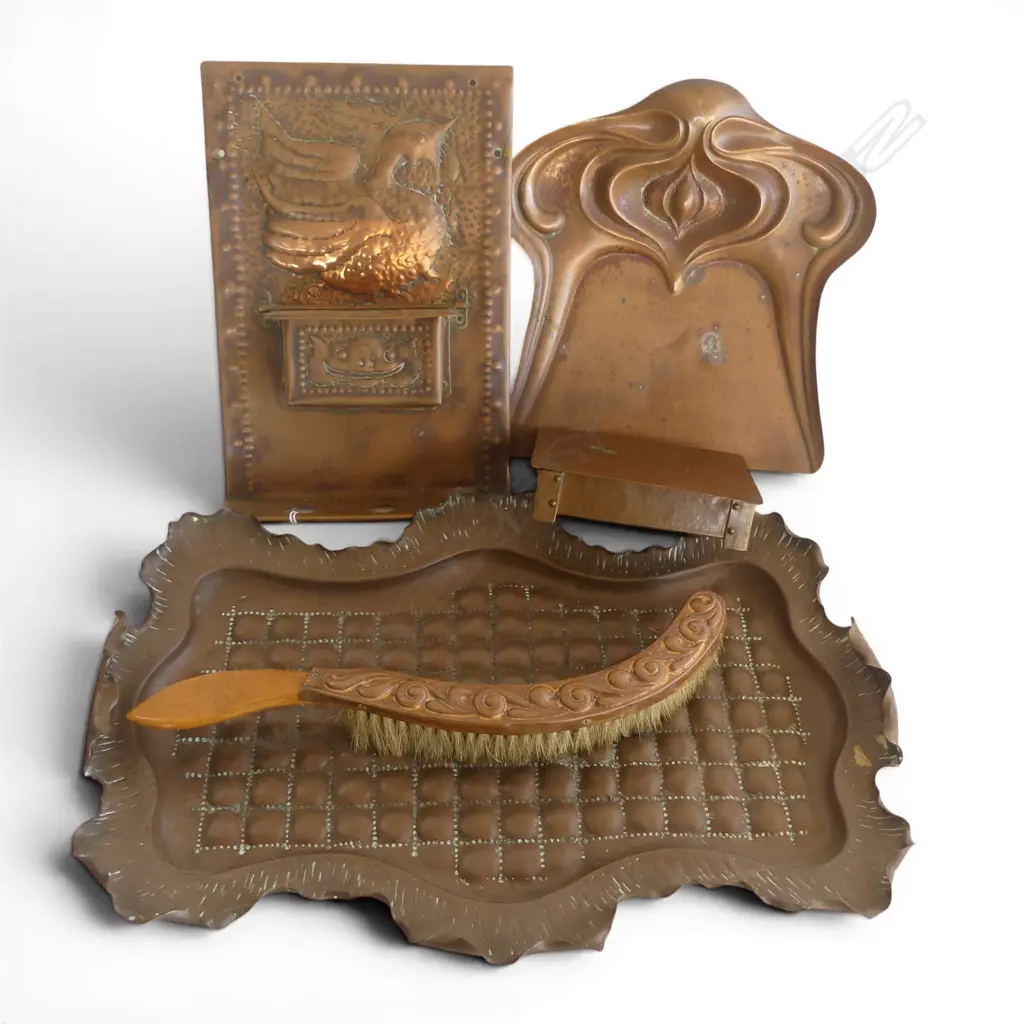 4 PCES ARTS & CRAFTS COPPER; TRAY 440x305mm, PIPE RACK, BOX, CRUMB TRAY & BRUSH Image 1++