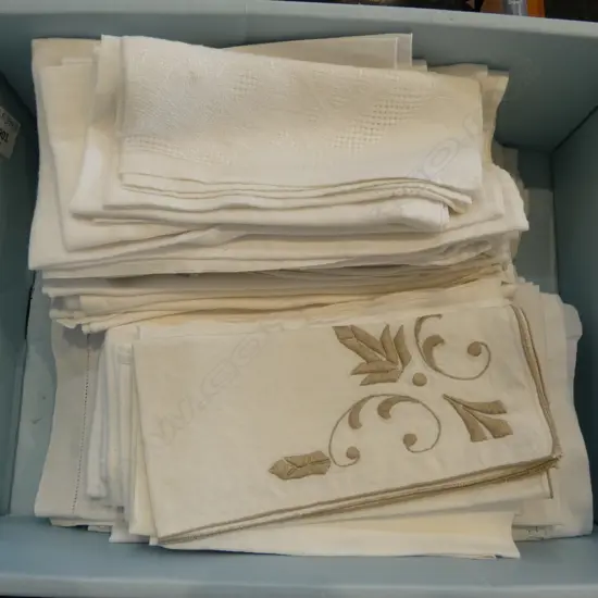 WHITE LINEN NAPKINS