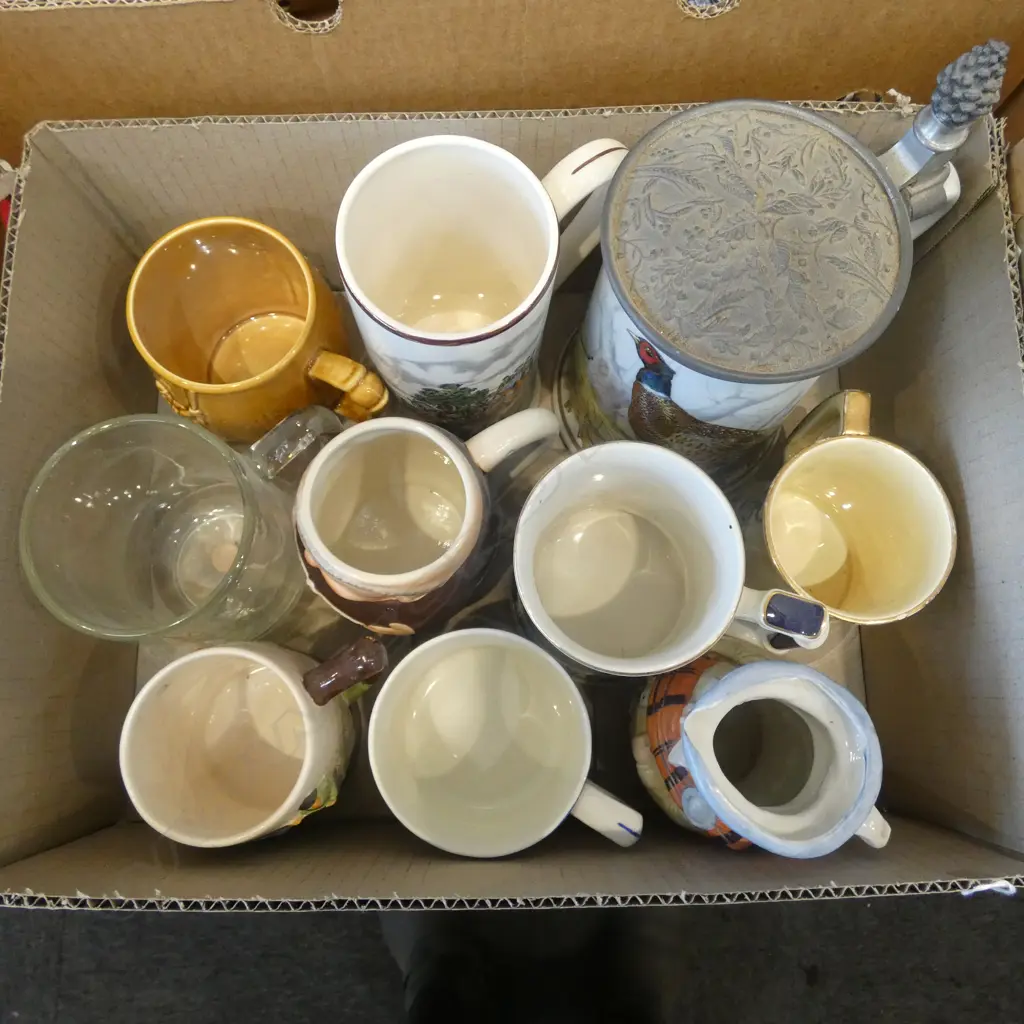 BOX LOT MIXED VINTAGE MUGS & TANKARDS Image 1++