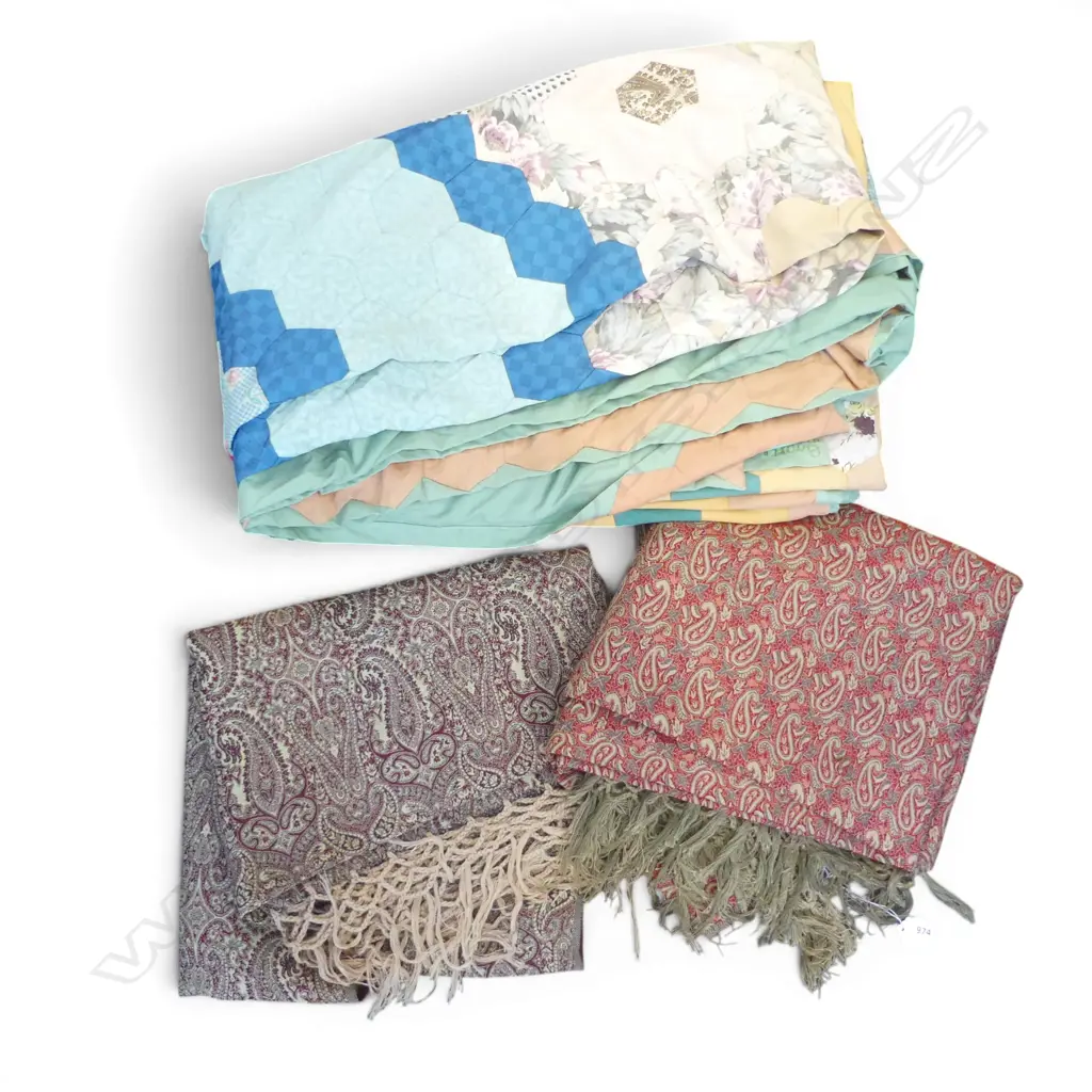 2 PAISLEY PATTERN THROWS + VINTAGE QUILT (FAULTS) Image 1++