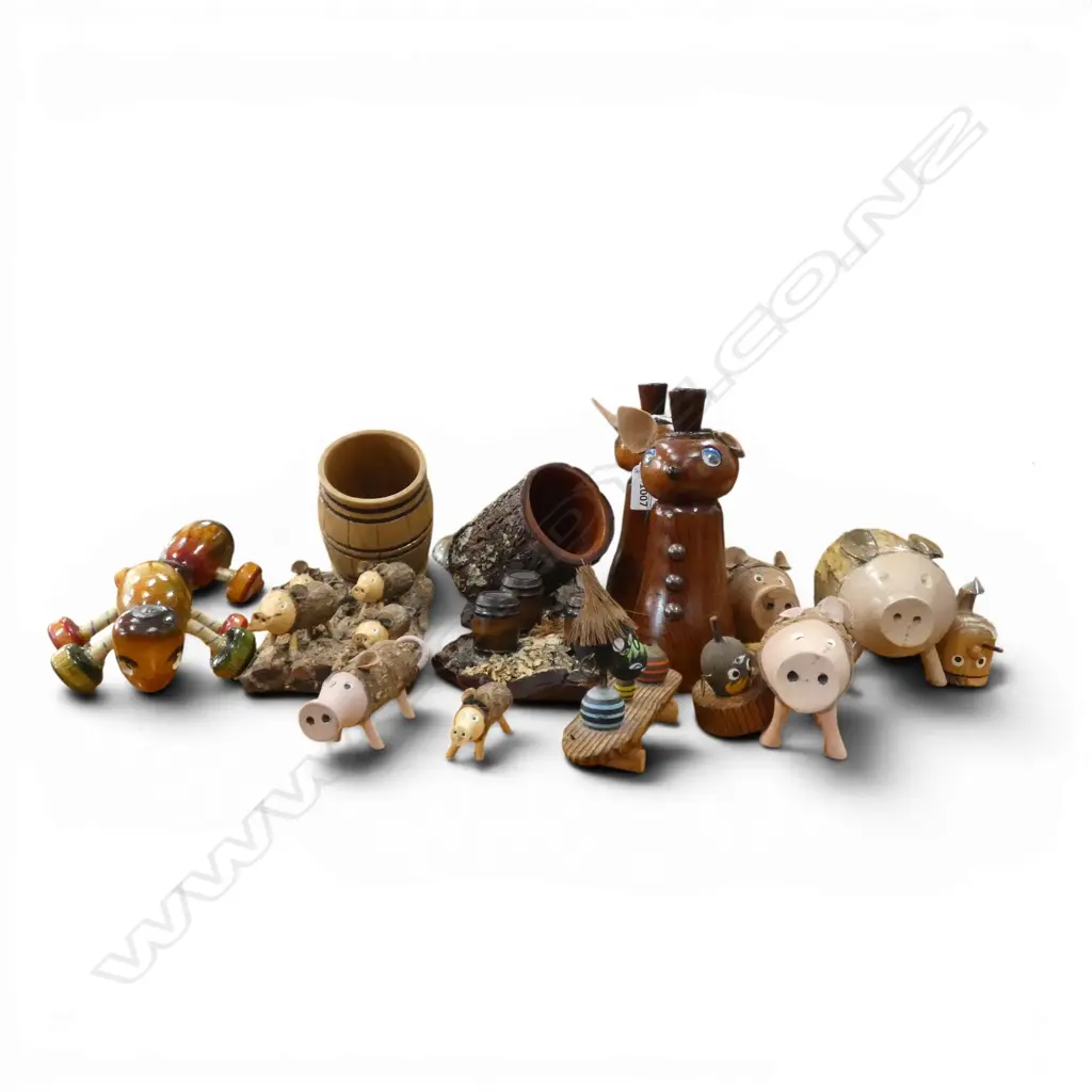 COLLECTION OF ASST. WOODEN PCES Incl. PIG FAMILY etc Image 1++