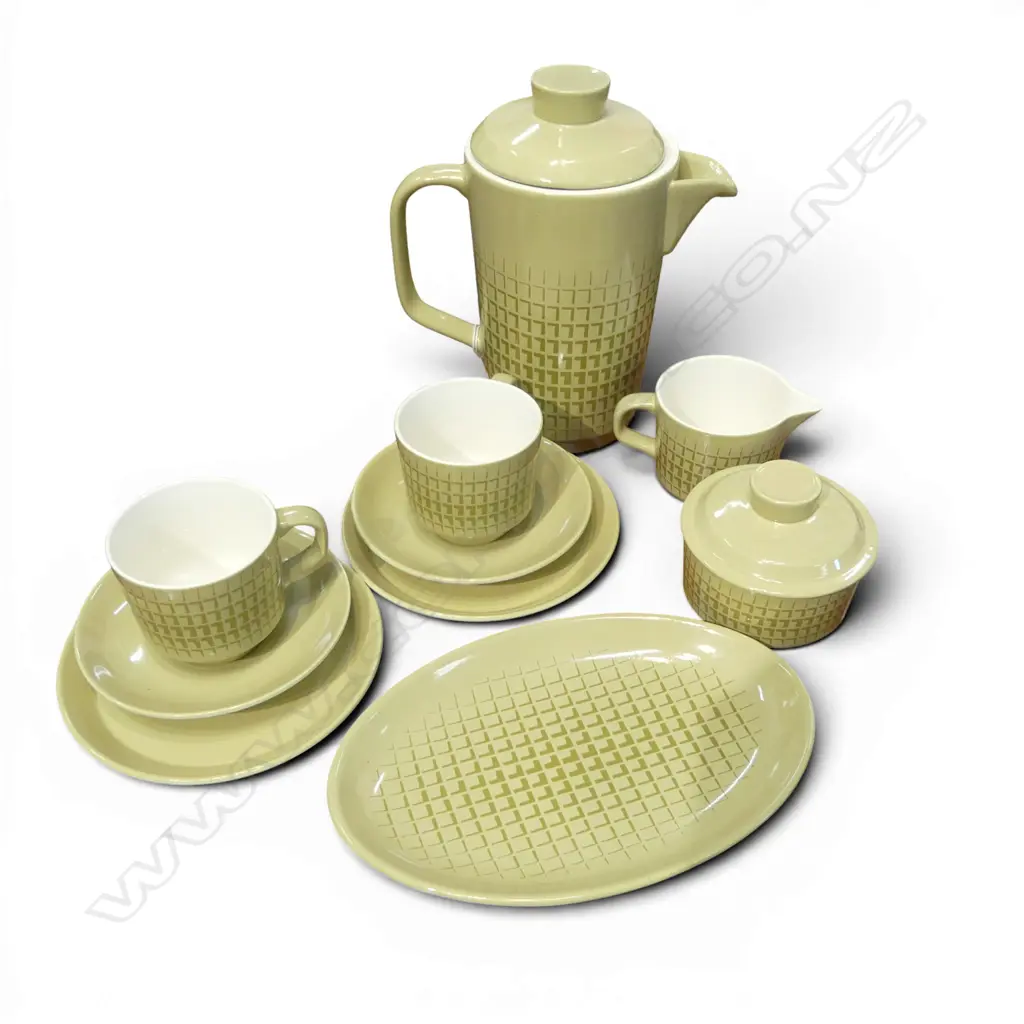 CROWN LYNN NOVELLE PAT. COFFEE SERVICE saucers & plates later H.230mm Image 1++