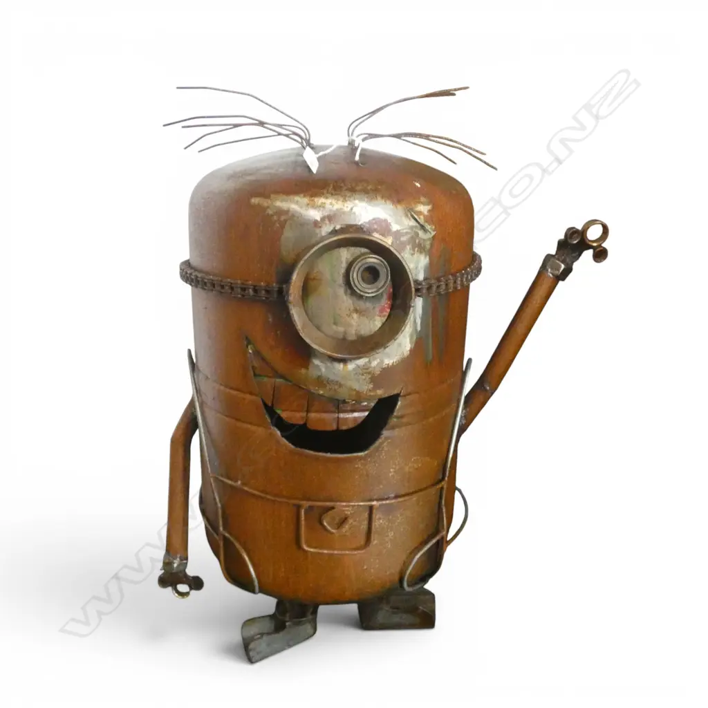 METAL SCULPTURE GARDEN ART MINION H790MM  Image 1++