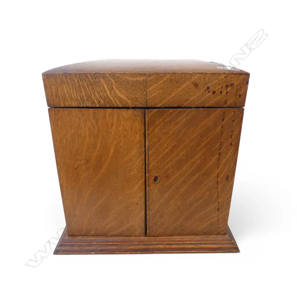 VINTAGE OAK GENTLEMANS THREE BOTTLE TANTALUS & SMOKERS CHEST 400x330x370mm Image 1++